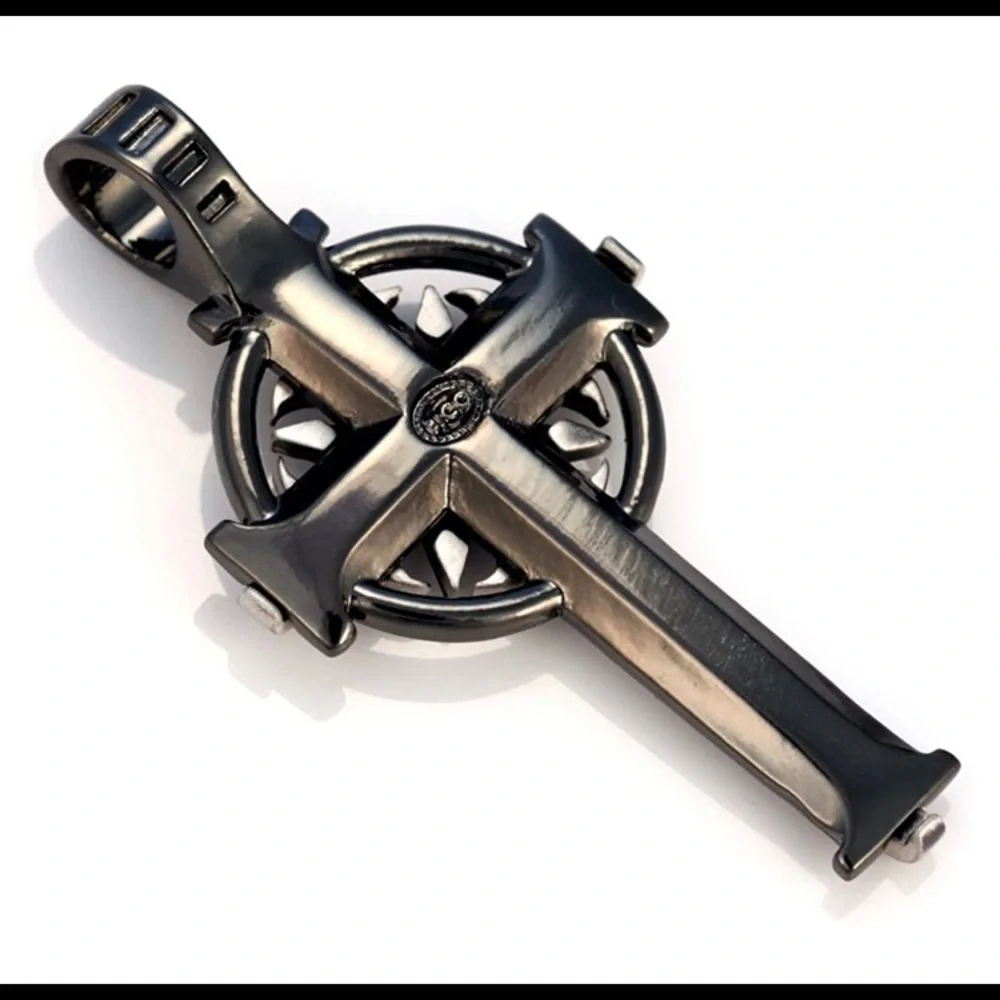 Celtic Cross Pendant NWT!